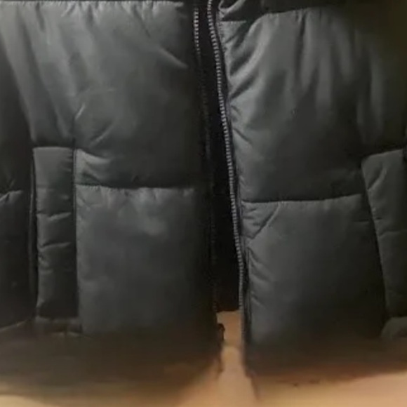 Hollister (Small) Black Contemporary Quilted, Chunky, Casual Puffer Vest - Picture 9 of 11